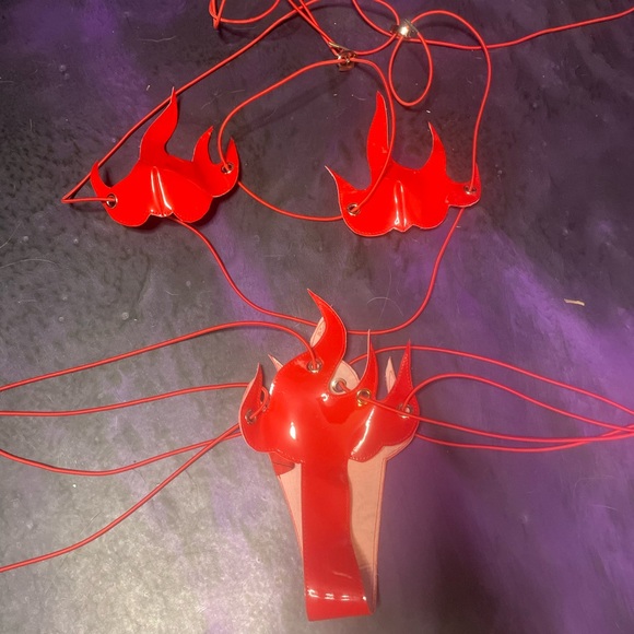 Red latex rave outfit - Picture 2 of 2